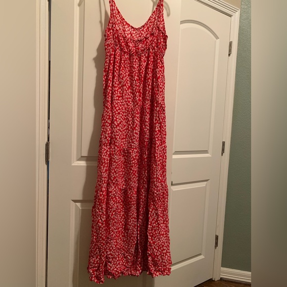 Beautiful skinny strap long dress. Size XL. 95% polyester 5% spandex. Nice touch - Picture 2 of 4